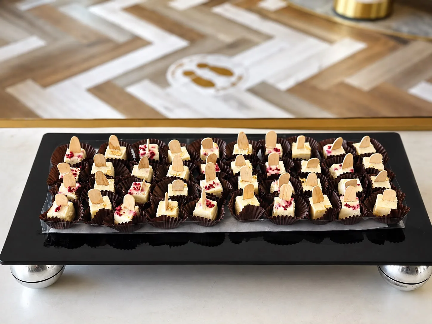 MINI CHEESE CAKES WITH RASPBERRY