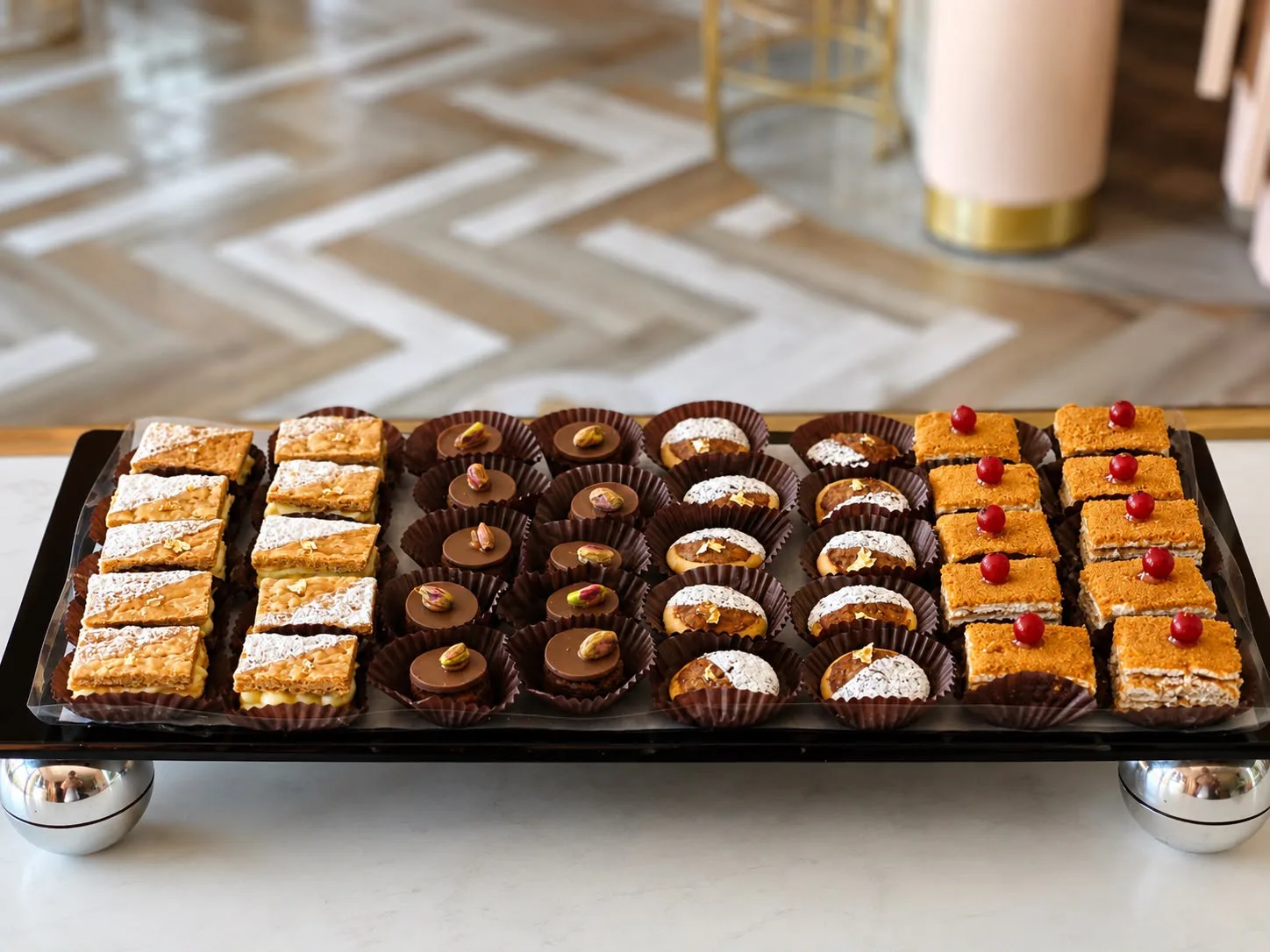 MELLFUE, MINI BROWNIE, PECAN TART, HONEY CAKE